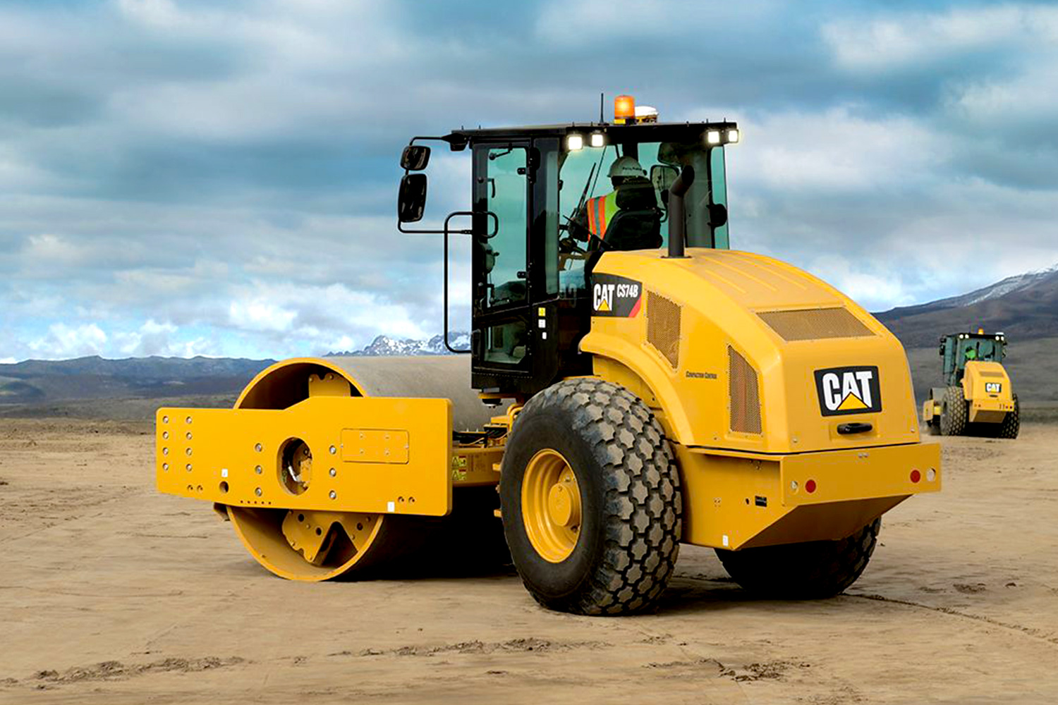 Rodillo compactador Caterpillar en obra