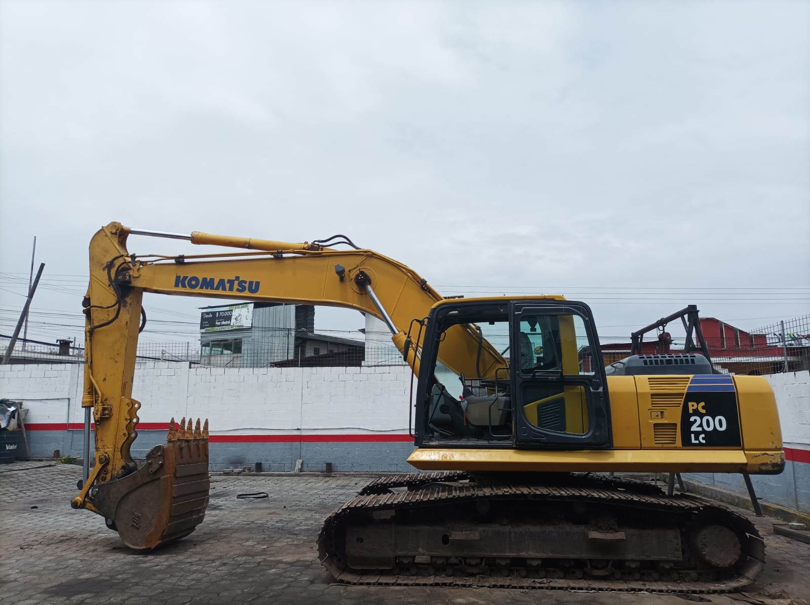 Komatsu PC200LC-8, vista 4