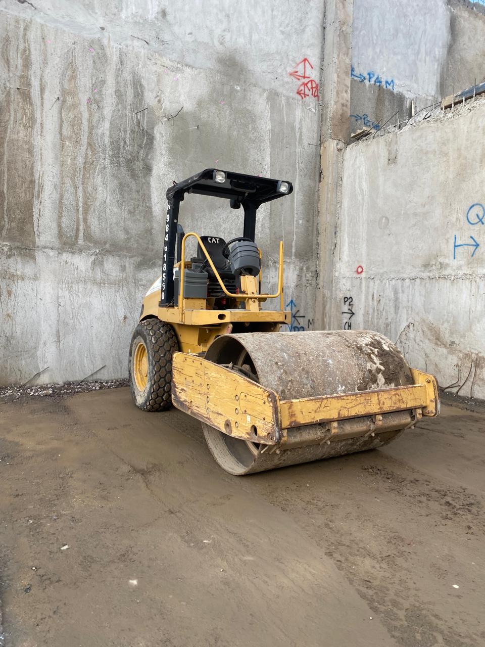 Rodillo compactador CAT, vista frontal del tambor